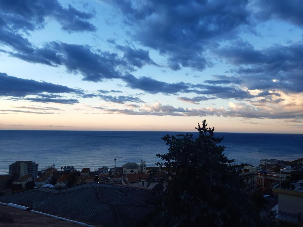 Bressa De Ma Affittacamere, Room & Breakfast Pietra Ligure Eksteriør bilde